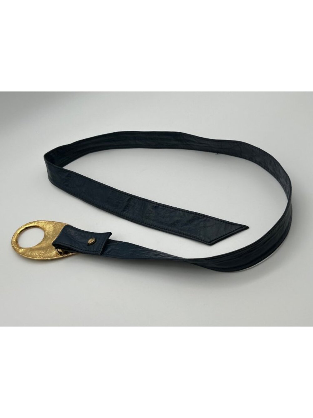 Vintage 1983 MZA Of NY Belt Navy Blue Leather Sculptural Gold Abstract Buckle - Picture 5 of 6